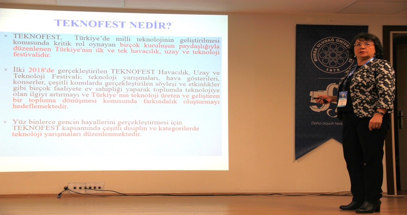 TEKNOFEST deneyim paylaşımında sunum yapan konuşmacı